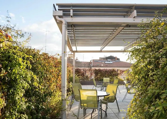 Privilège Hôtel&apparts Eurociel Centre Comédie Apart-hotel 3*