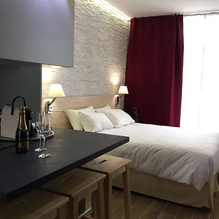 アパートホテル Privilege & Eurociel Centre Comedie 3*