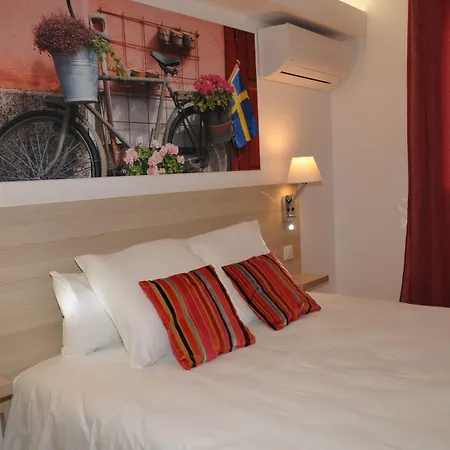 アパートホテル Privilege & Eurociel Centre Comedie 3*