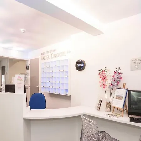 Privilege & Eurociel Centre Comedie アパートホテル