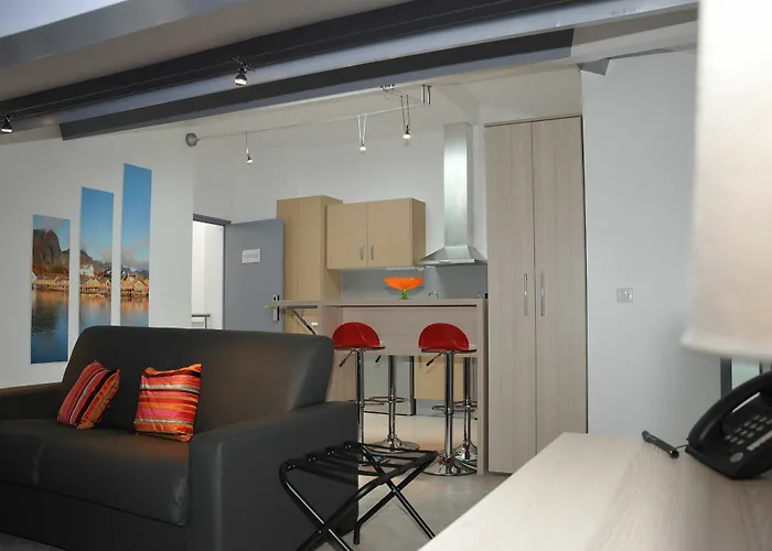 Privilège Hôtel&apparts Eurociel Centre Comédie 3*